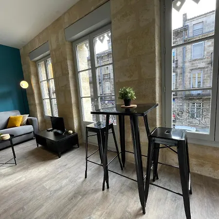 Appartement Superbes De Charme, Lumineux Et Climatises En Plein Centre *