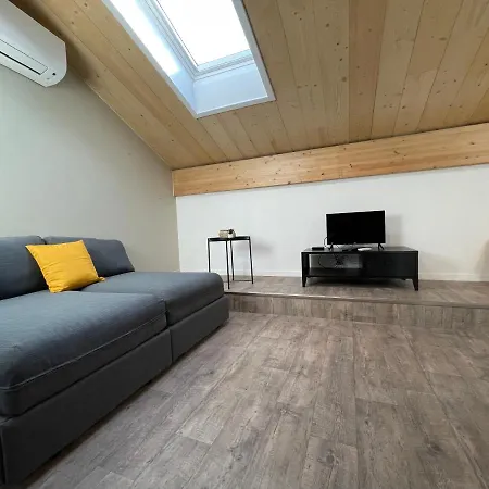 Appartement Superbes De Charme, Lumineux Et Climatises En Plein Centre *