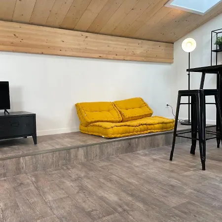 Superbes De Charme, Lumineux Et Climatises En Plein Centre Appartement