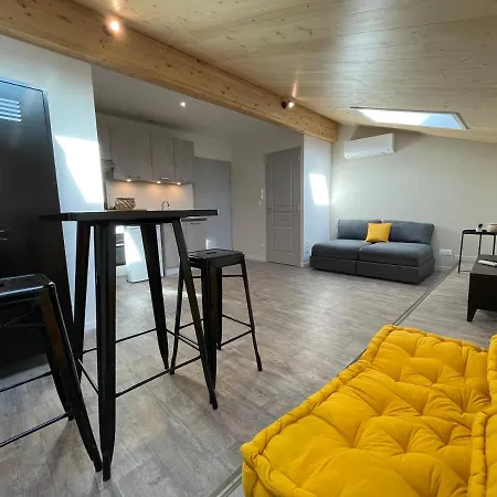 Appartement Superbes De Charme, Lumineux Et Climatises En Plein Centre