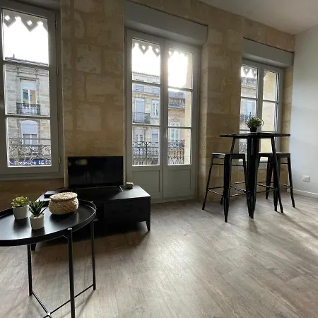 Appartement Superbes De Charme, Lumineux Et Climatises En Plein Centre