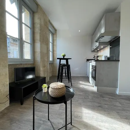Appartement Superbes De Charme, Lumineux Et Climatises En Plein Centre